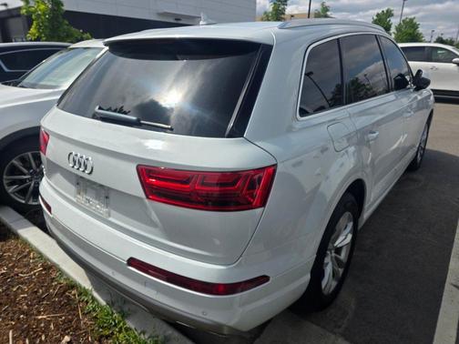 White 2019 Audi Q7 55 Premium