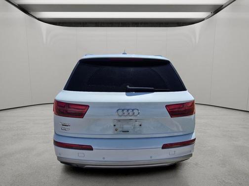 White 2019 Audi Q7 55 Premium