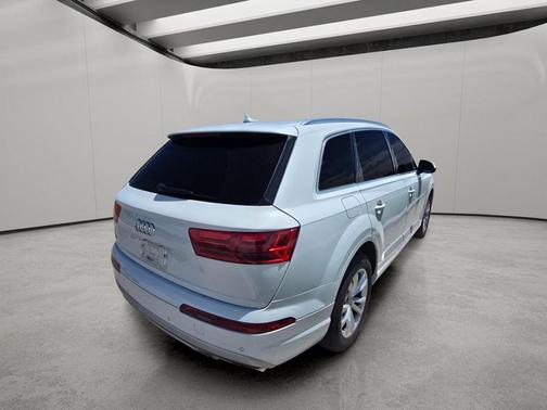 White 2019 Audi Q7 55 Premium