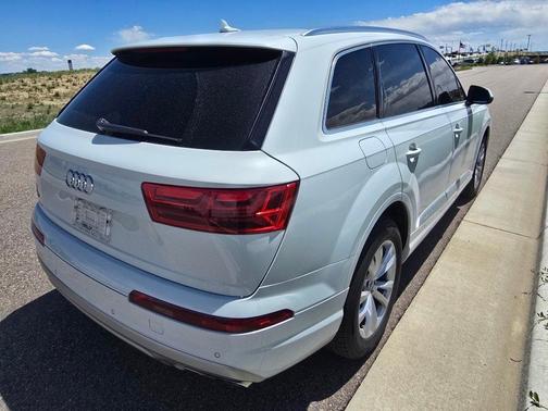 White 2019 Audi Q7 55 Premium