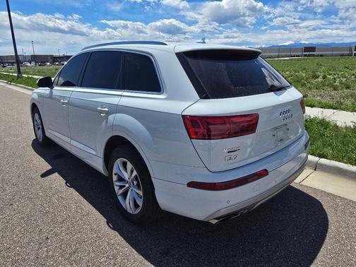 White 2019 Audi Q7 55 Premium