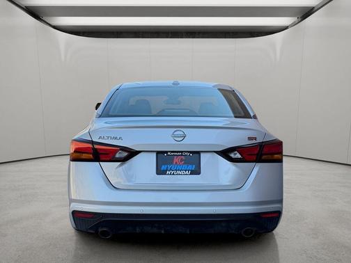 Brilliant Silver Metallic 2023 Nissan Altima SR FWD