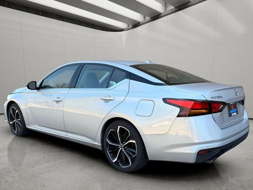 Brilliant Silver Metallic 2023 Nissan Altima SR FWD