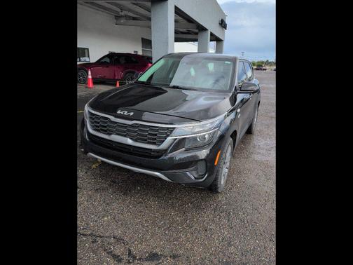 Cherry Black 2023 Kia Seltos LX