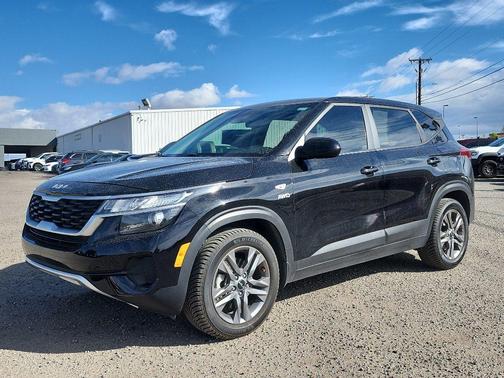 Cherry Black 2023 Kia Seltos LX