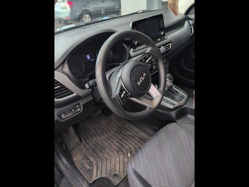 Cherry Black 2023 Kia Seltos LX