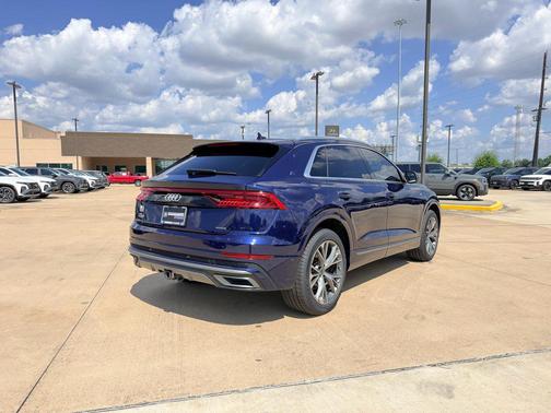 Navarra Blue Metallic 2021 Audi Q8 55 Premium Plus
