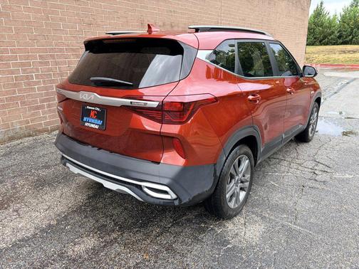 Mars Orange 2023 Kia Seltos S