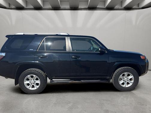 Midnight Black Metallic 2016 Toyota 4Runner SR5