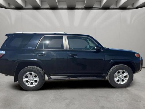 Midnight Black Metallic 2016 Toyota 4Runner SR5