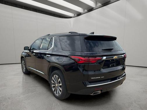 Mosaic Black Metallic 2023 Chevrolet Traverse Premier