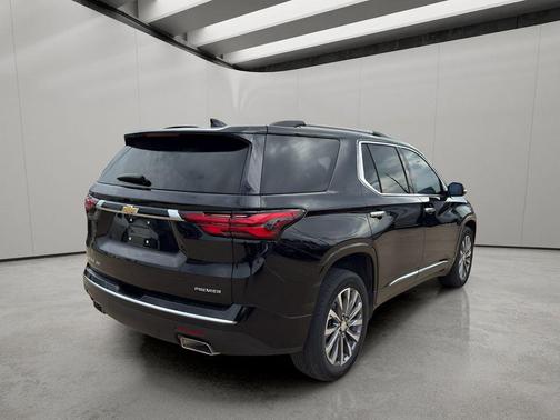 Mosaic Black Metallic 2023 Chevrolet Traverse Premier