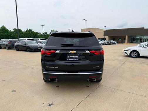 Mosaic Black Metallic 2023 Chevrolet Traverse Premier