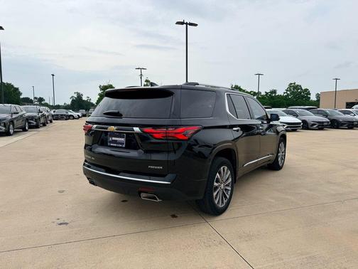 Mosaic Black Metallic 2023 Chevrolet Traverse Premier