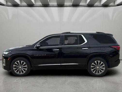 Mosaic Black Metallic 2023 Chevrolet Traverse Premier