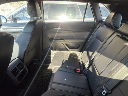 2021 Volkswagen Atlas Cross Sport 3.6L V6 SE w/Technology R-Line