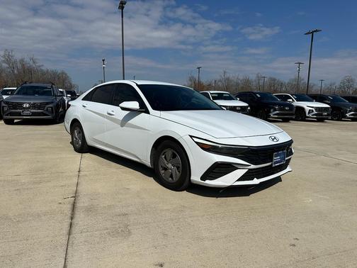 2025 Hyundai ELANTRA SE