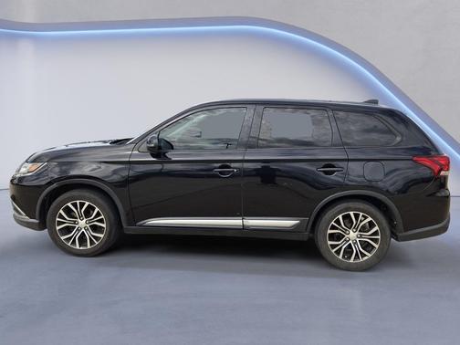 Labrador Black Pearl 2017 Mitsubishi Outlander SE