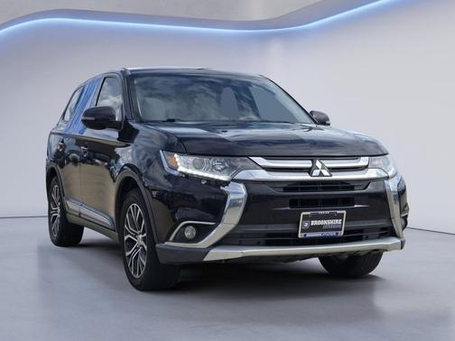 Labrador Black Pearl 2017 Mitsubishi Outlander SE