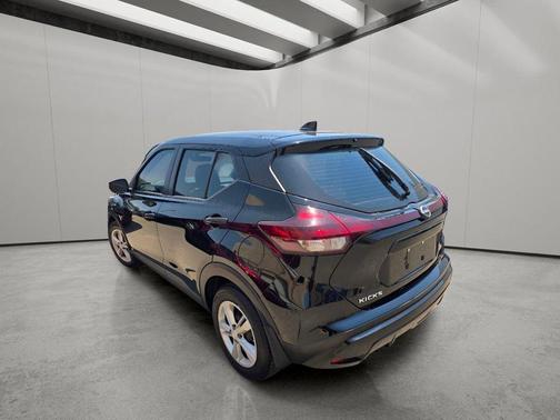 Super Black 2025 Nissan Kicks S