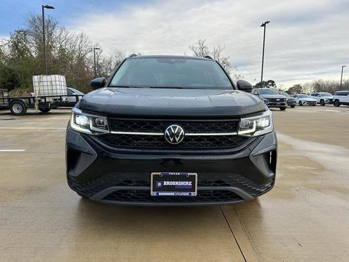 2024 Volkswagen Taos 1.5T SE Black