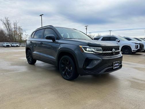 2024 Volkswagen Taos 1.5T SE Black