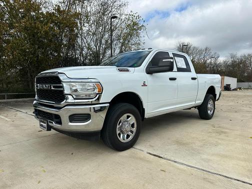 2024 RAM 2500 Tradesman Crew Cab 4x4 6'4' Box