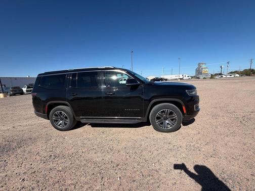 Diamond Black Crystal Pearl 2022 Jeep Wagoneer Series III