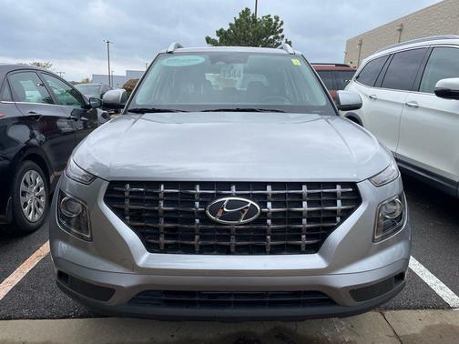 2025 Hyundai VENUE SEL