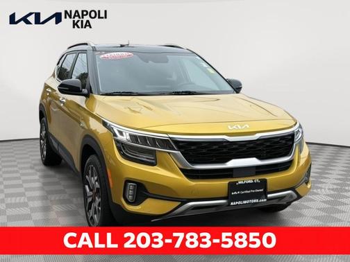 Starbright Yellow / Black Roof 2023 Kia Seltos SX