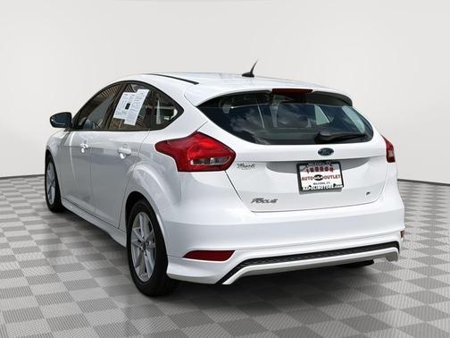 Oxford White 2015 Ford Focus SE