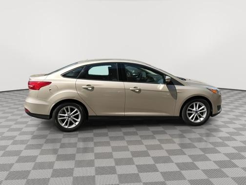 White Gold 2018 Ford Focus SE