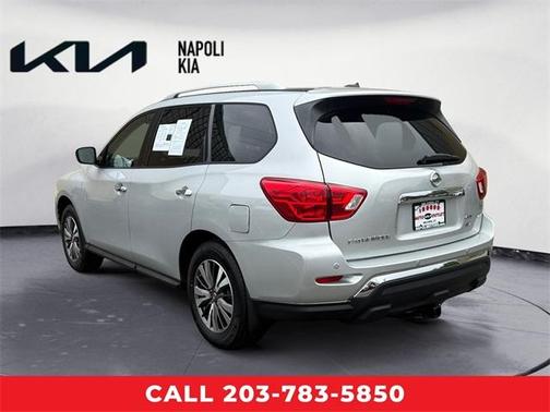 2017 Nissan Pathfinder SV
