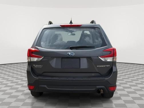 Magnetite Gray Metallic 2024 Subaru Forester