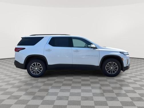 Summit White 2023 Chevrolet Traverse LT Cloth