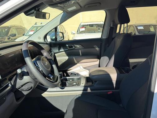 2025 Kia Carnival LX