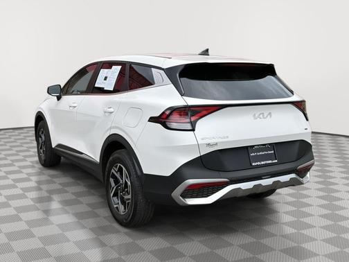 Snow White Pearl 2023 Kia Sportage LX