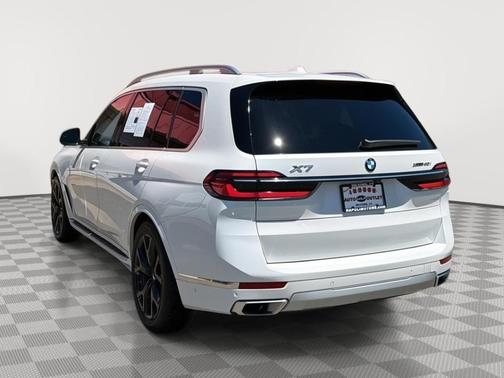 Mineral White Metallic 2024 BMW X7 xDrive40i