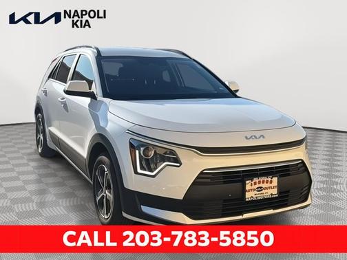 Snow White Pearl 2025 Kia Niro LX