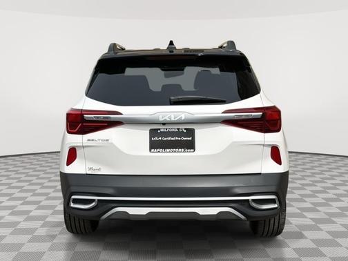 Clear White / Black Roof 2022 Kia Seltos Nightfall