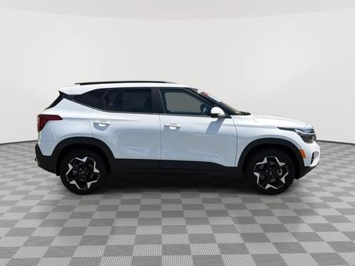 Snow White Pearl 2025 Kia Seltos S