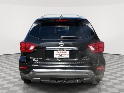 2017 Nissan Pathfinder Platinum