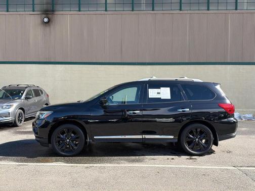 2017 Nissan Pathfinder Platinum