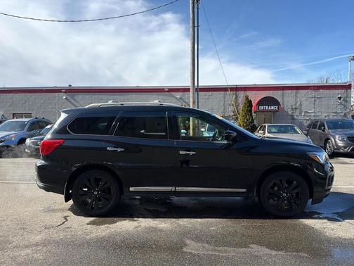 2017 Nissan Pathfinder Platinum