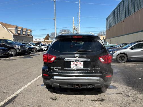 2017 Nissan Pathfinder Platinum