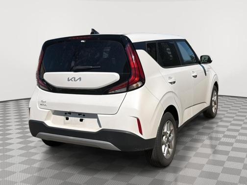 Snow White Pearl 2024 Kia Soul LX