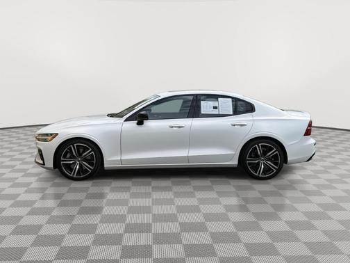Crystal White Pearl Metallic 2019 Volvo S60 T6 R-Design