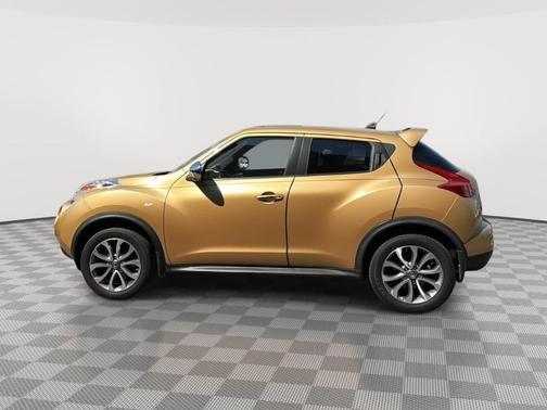 Atomic Gold 2013 Nissan Juke SV