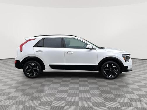 Snow White Pearl 2024 Kia Niro EV Wind