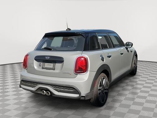 Moonwalk Gray Metallic 2022 MINI Hardtop Cooper S